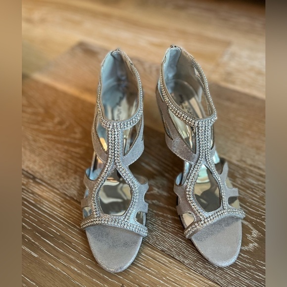 Easy Street Womens Flattery Rhinestone Evening Pumps - Silver - Size 8 - Picture 2 of 8